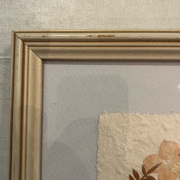 Vintage “wildflower” pressed flower heart. Signed. Framed. GUC! Beautiful! - Picture 5 of 8